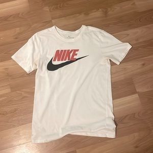 White Nike tee shirt small